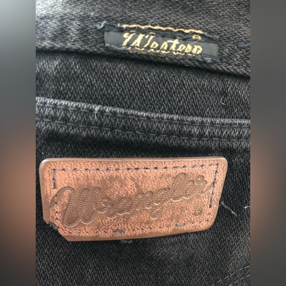 Vintage Highwaisted Black Wrangler Shorts Daisy Dukes Distressed Denim Jean - Picture 3 of 3